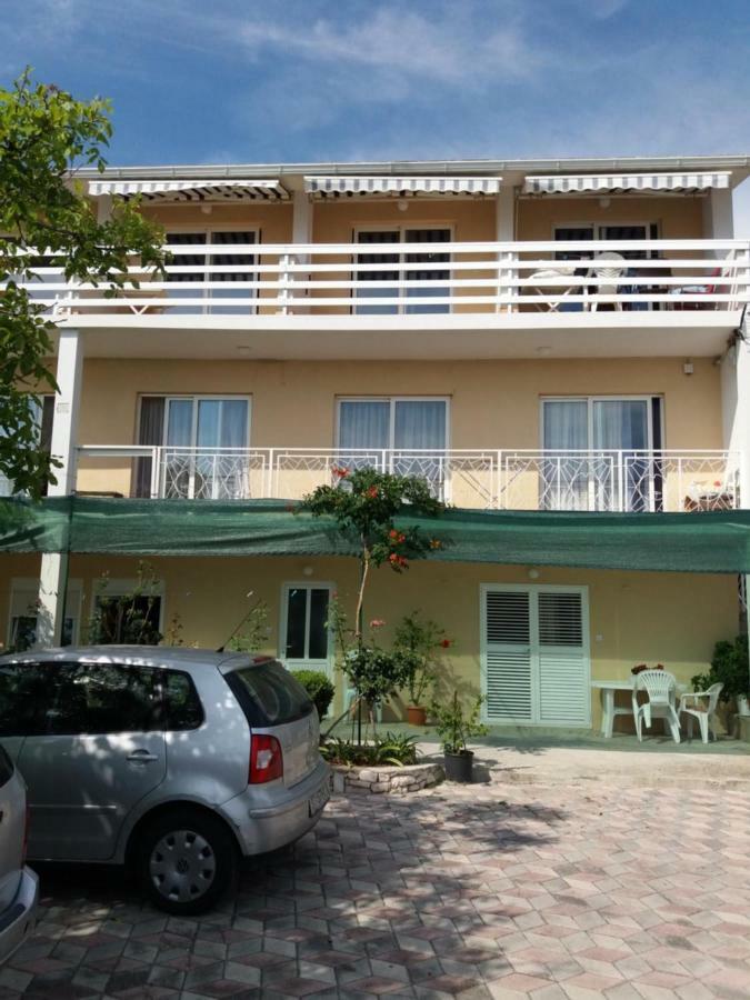 Apartments Boris Omiš Exteriör bild